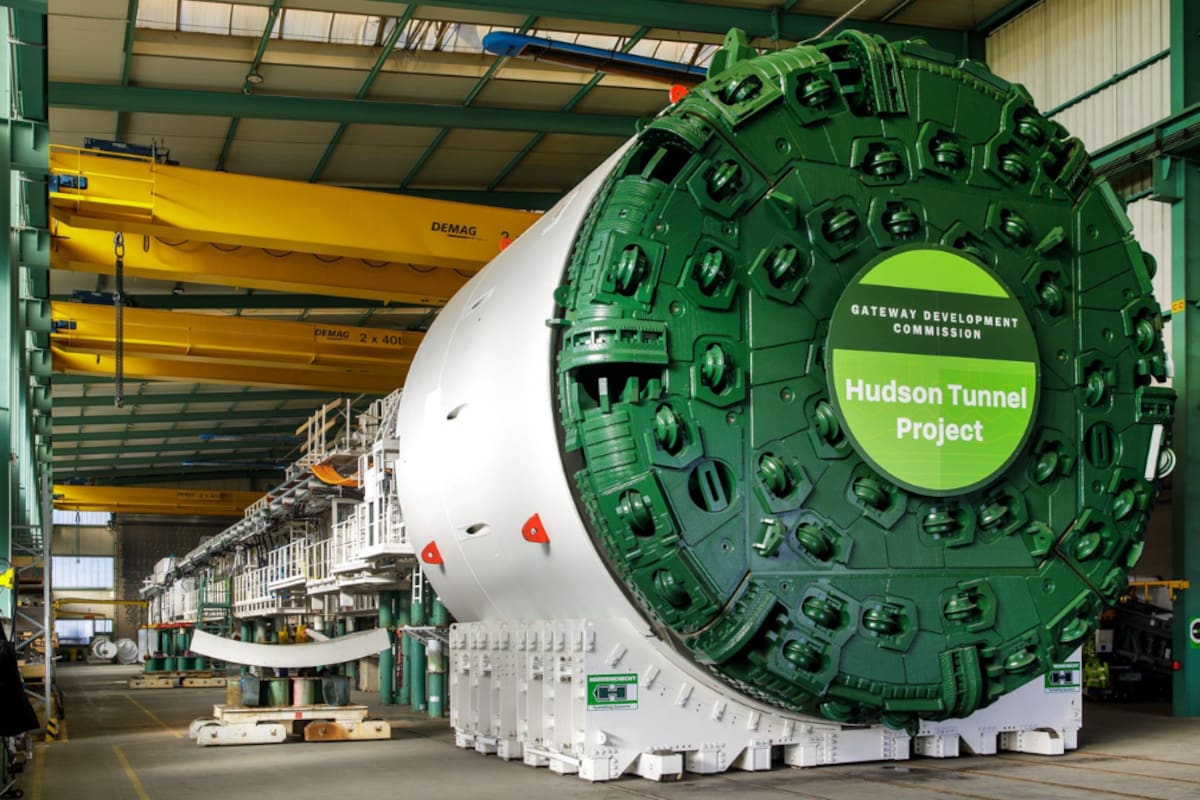 Una máquina de 1,680 toneladas empezó a excavar en Nueva Jersey como parte de una obra ferroviaria de 16,000 millones de dólares que busca modernizar la conexión con Manhattan y permitir la reparación del túnel actual