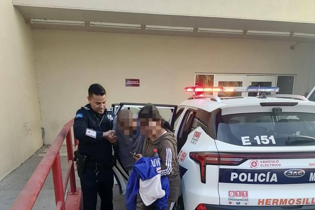 Hermosillo: Lo encontraron tirado en la calle y sin poder respirar; policía lo traslada al hospital