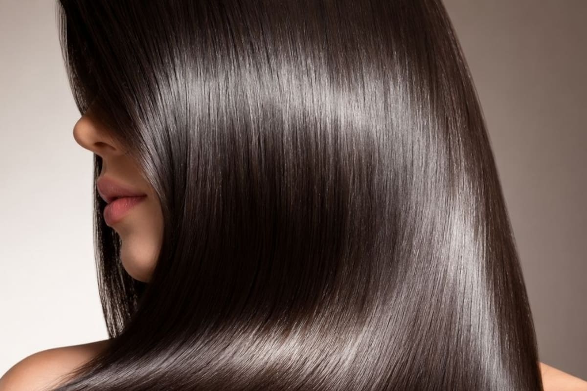 ¿Cómo conseguir el efecto “glass hair”? Guía paso a paso para un cabello brillante y sin frizz