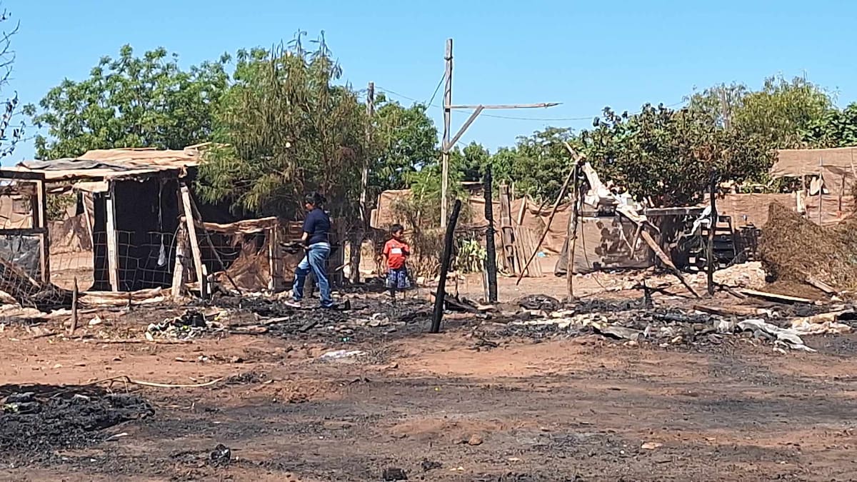 Las llamas consumieron todas sus pertenencias, dejándolos sin ropa, alimentos ni muebles. Foto: Mayra Echeverría