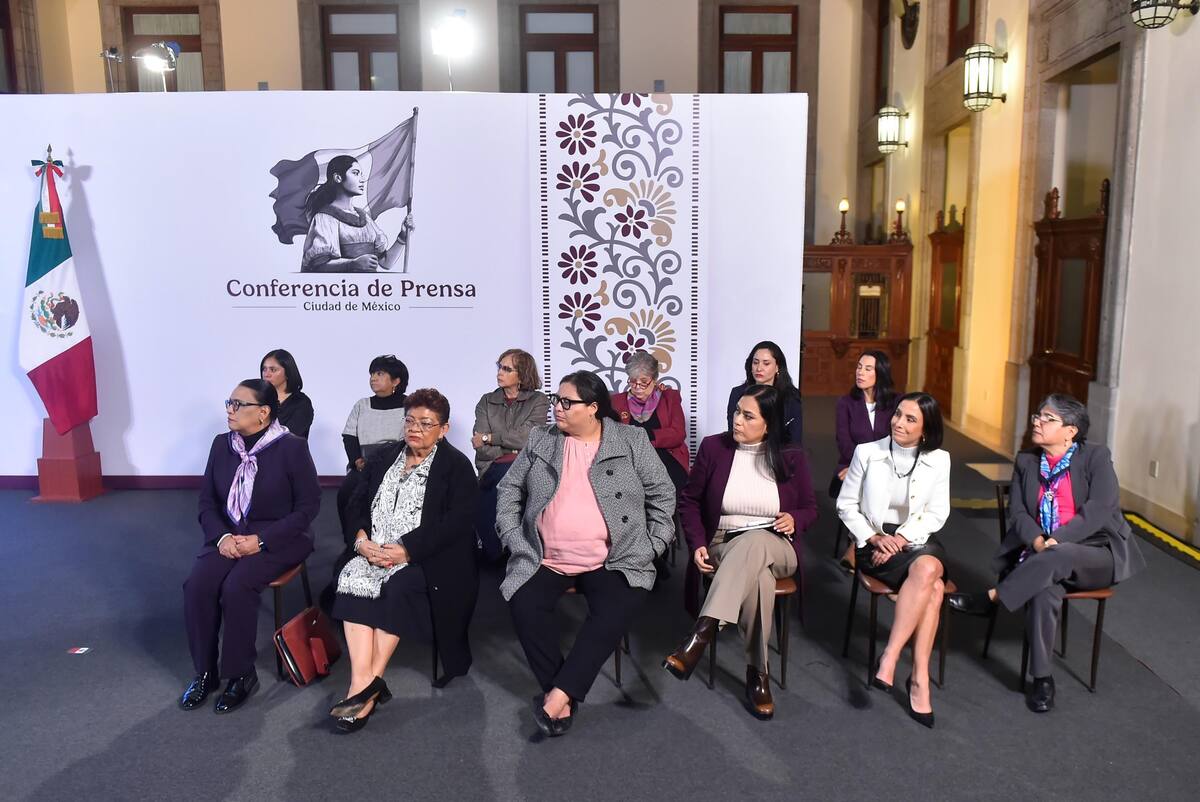 Este jueves, la presidenta fue acompañada por una comitiva de mujeres en su conferencia matutina. | Crédito: Presidencia