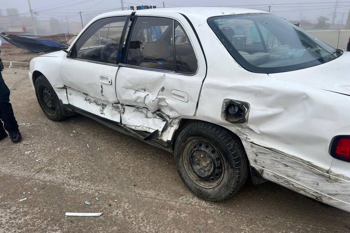 Choque en Rosarito deja una mujer lesionada y tres autos impactados