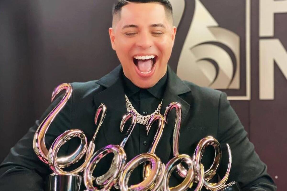 Arrasa Grupo Firme en premios Lo Nuestro