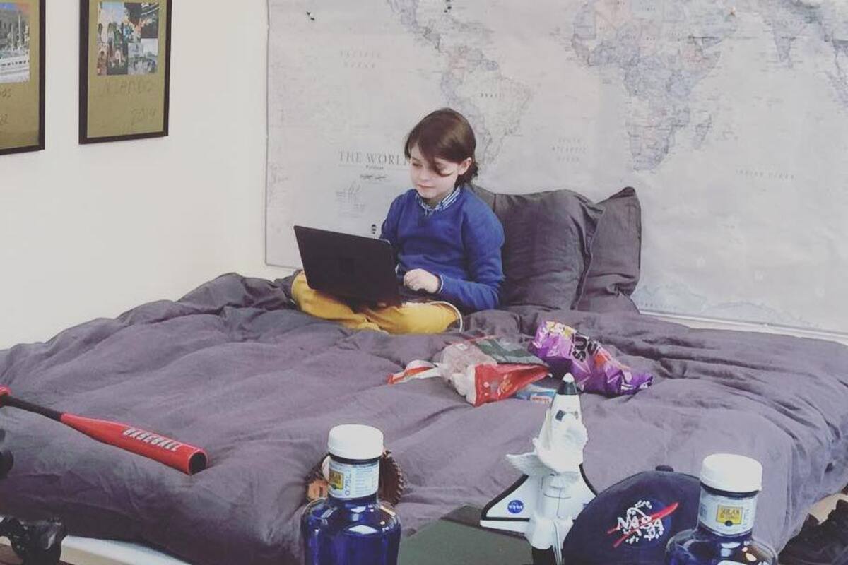 Niño genio deja universidad por disputa