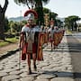 Los romanos construyeron 80,000 kilómetros de carreteras hace más de 2,000 años con un sistema de capas tan preciso que muchas siguen marcando el trazo de autopistas modernas en Europa porque ninguna civilización posterior logró superar su técnica de drenaje y pavimentación