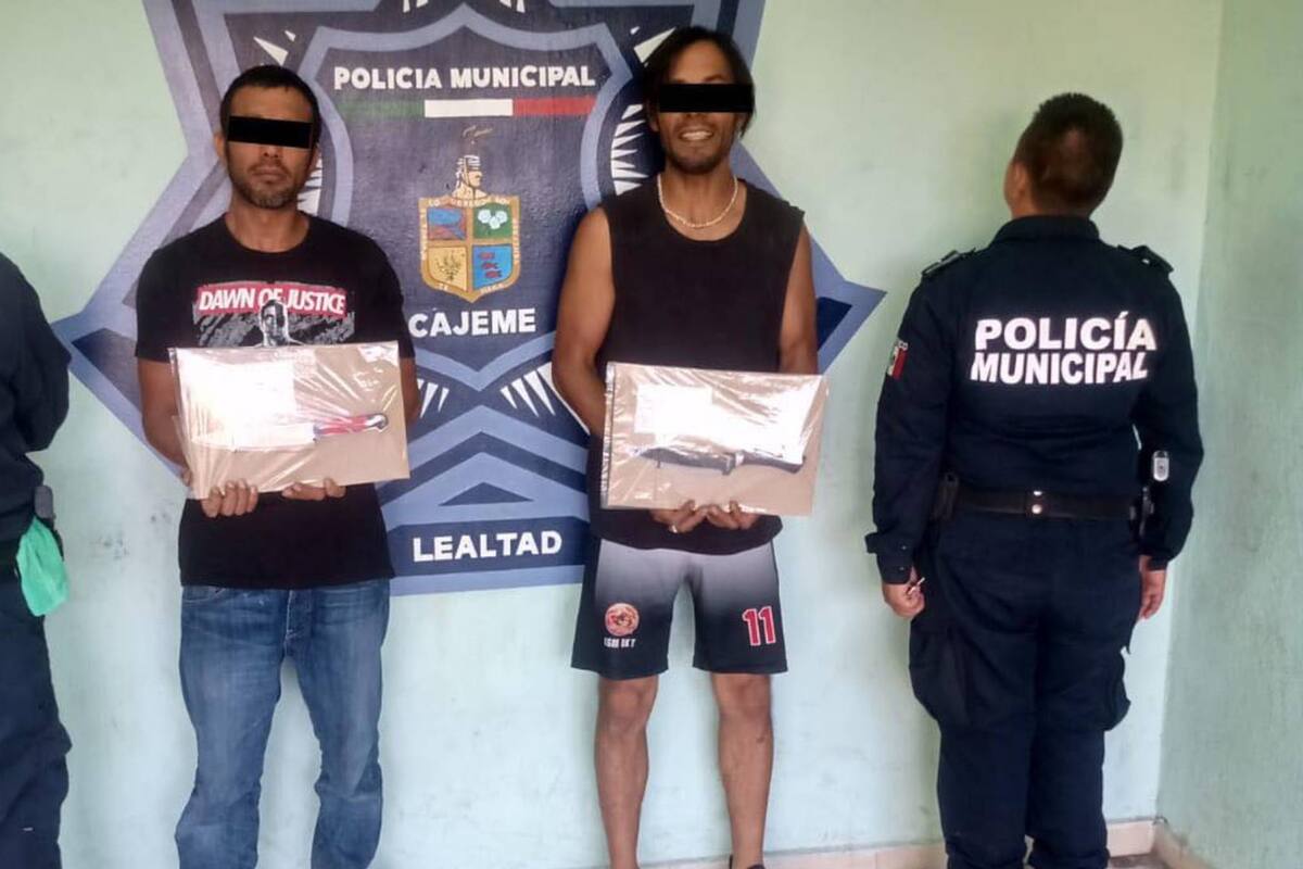 Detienen a par de hermanos por agresión contra su madre