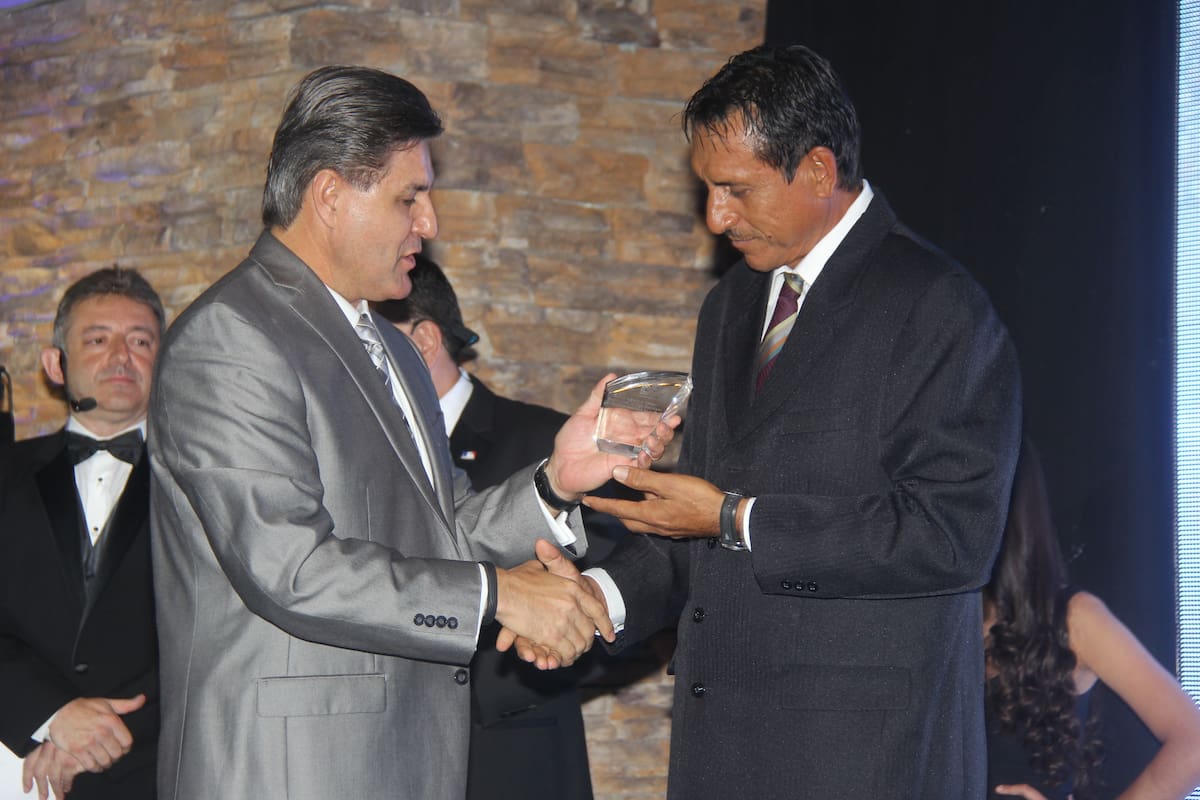 En 2014, la Liga Mexicana del Pacífico nombró el Premio al Mejor Relevista como "Isidro Márquez". En la foto aparece el entonces presidente de la LMP, el Lic. Omar Canizales. (Foto: Archivo GH)