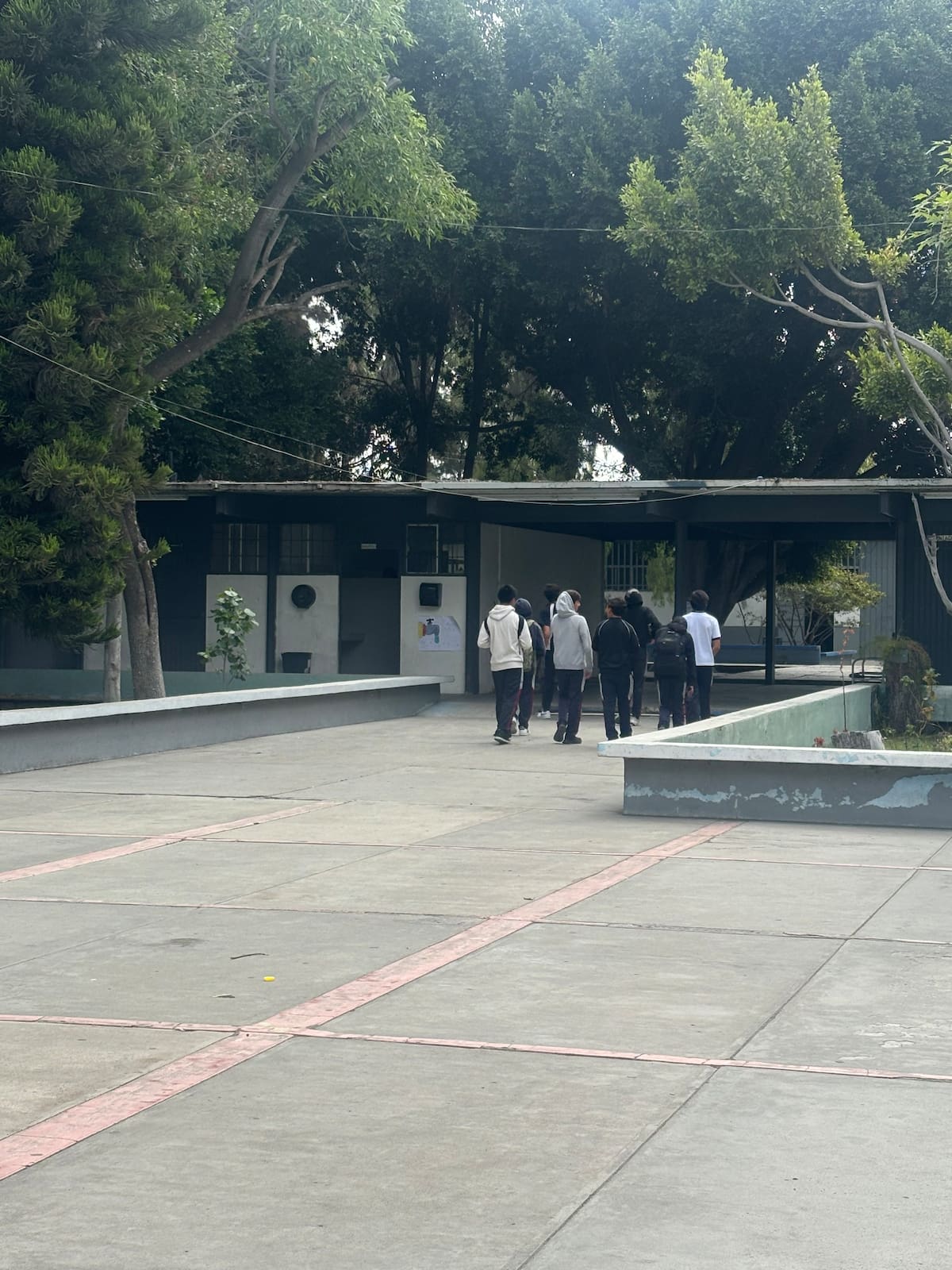 La Técnica Número 1 retiró celulares a estudiantes durante el primer día de la medida, aplicada para evitar grabaciones, burlas y casos de acoso escolar. Foto: Lorena Salinas