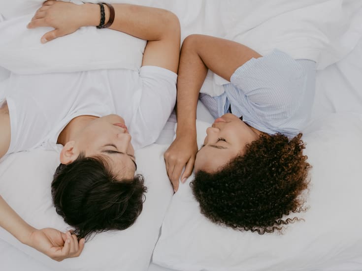 ¿Es mejor dormir desnudo o con ropa? Esto dice la ciencia y cómo puede influir en tu salud