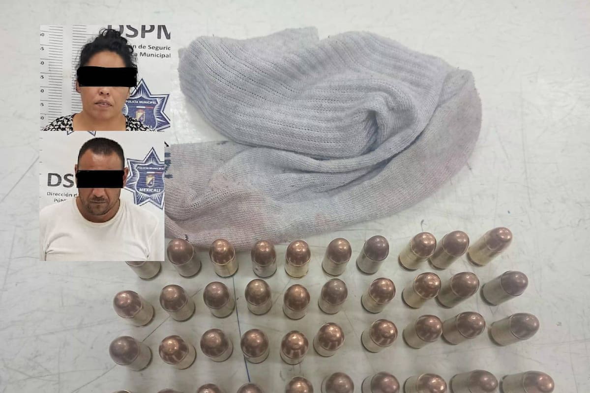 Pareja detenida con 40 cartuchos ocultos en un calcetín en Mexicali