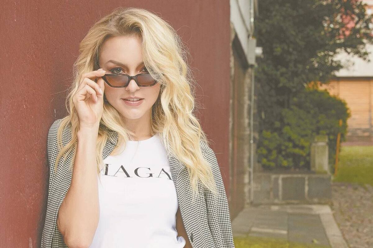 Angelique Boyer muestra en bikini su amor por México