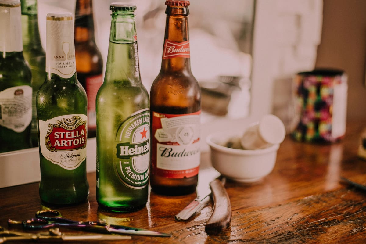 Cómo cambian los efectos del alcohol con la edad: lo que debes saber en cada etapa de la vida