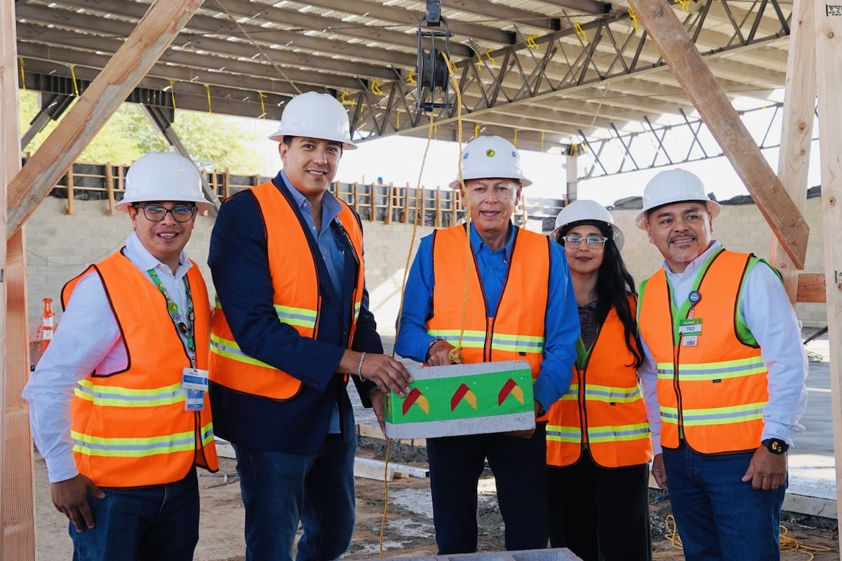 Colocan primera piedra de la nueva Bodega Aurrera Río Colorado