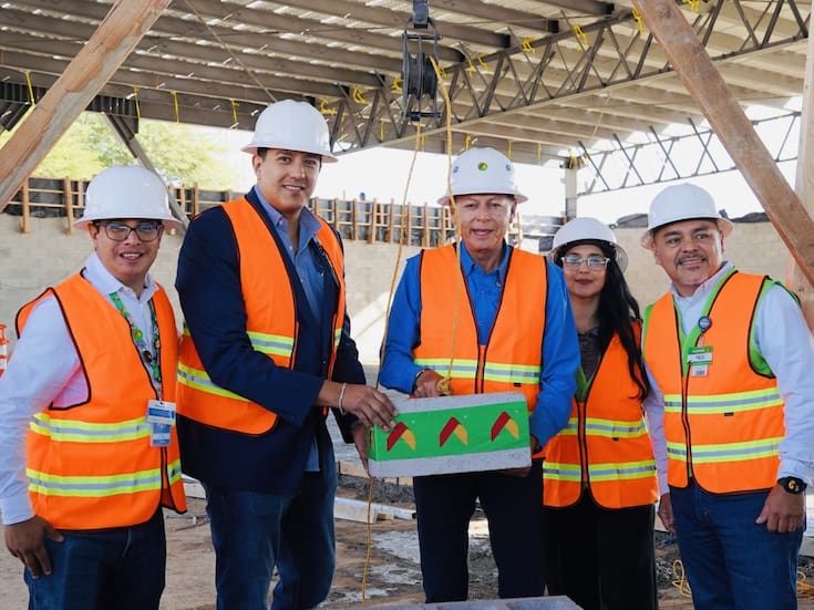 Colocan primera piedra de la nueva Bodega Aurrera Río Colorado