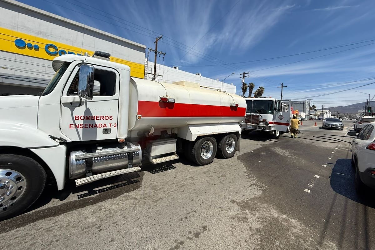 Incendio en barbería de la zona centro deja daños materiales