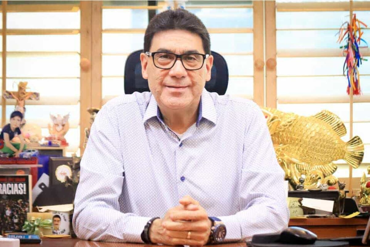 Retiran visa a Juan Gim, alcalde de Nogales