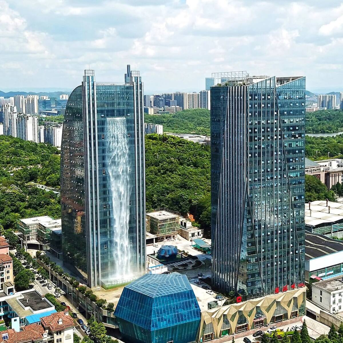 Leibian Internacional Building.