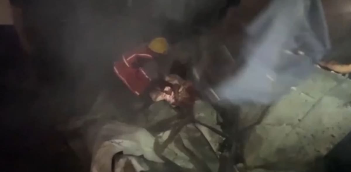 Labores de rescate se ven afectados debido a constantes bombardeos. / REUTERS