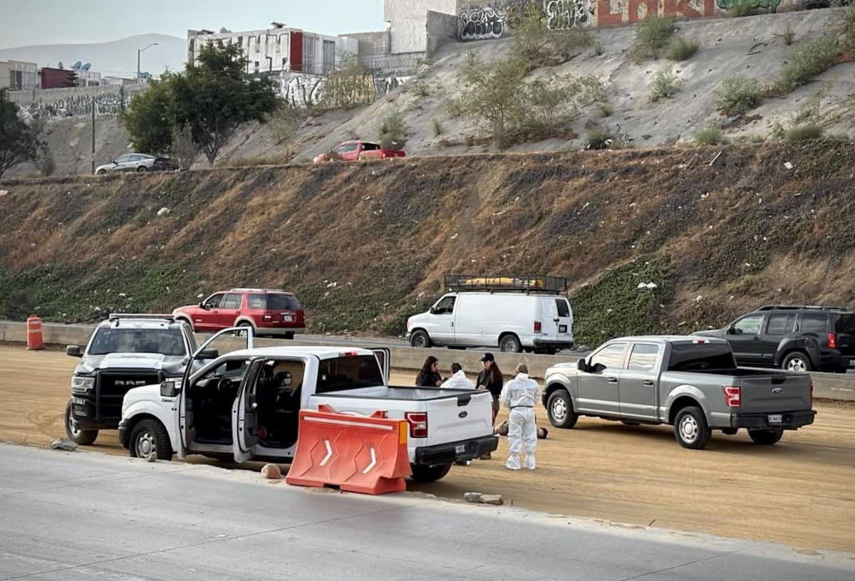 El hombre fue localizado en una zona de construcción de los carriles confinados del bulevar 2000. Foto: Border Zoom