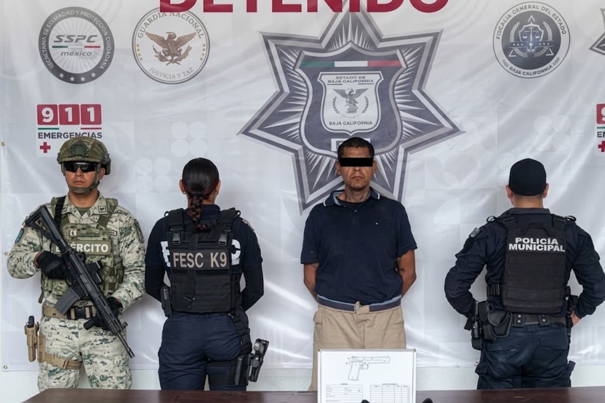 Persecución con apoyo de una K-9 termina con un hombre armado detenido en Mexicali