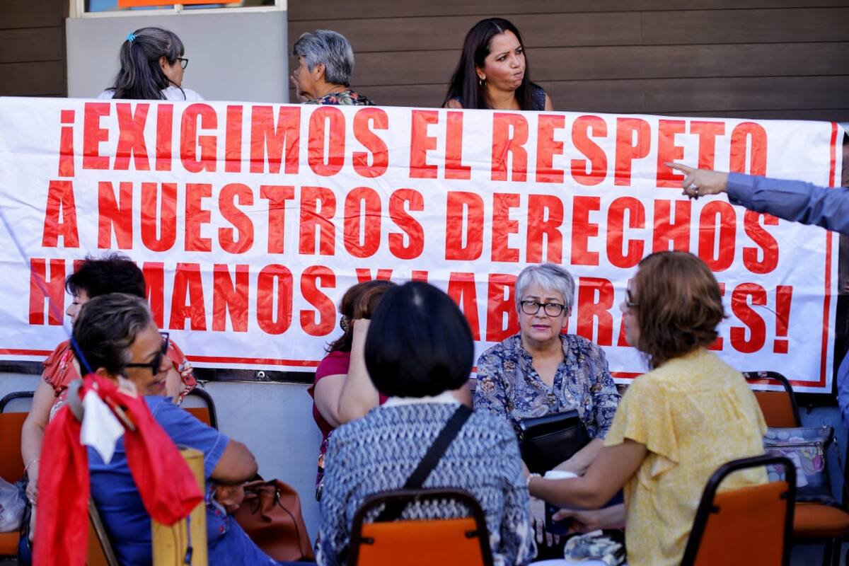 Cierran Issstecali por falta de pago a burócratas jubilados