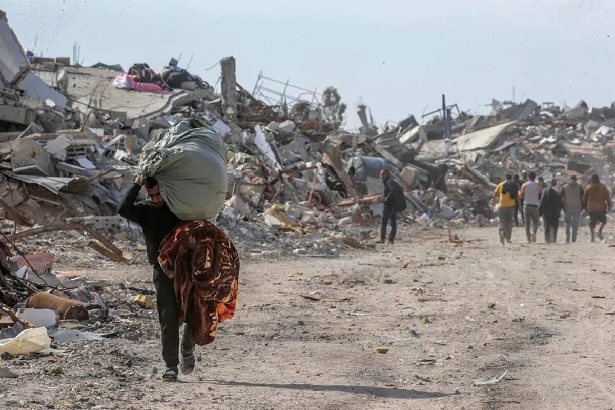 Palestinos desplazándose. / EFE.