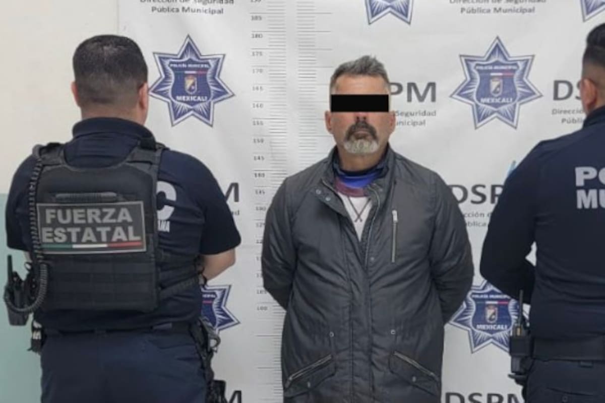 Detienen a tres hombres con órdenes de aprehensión