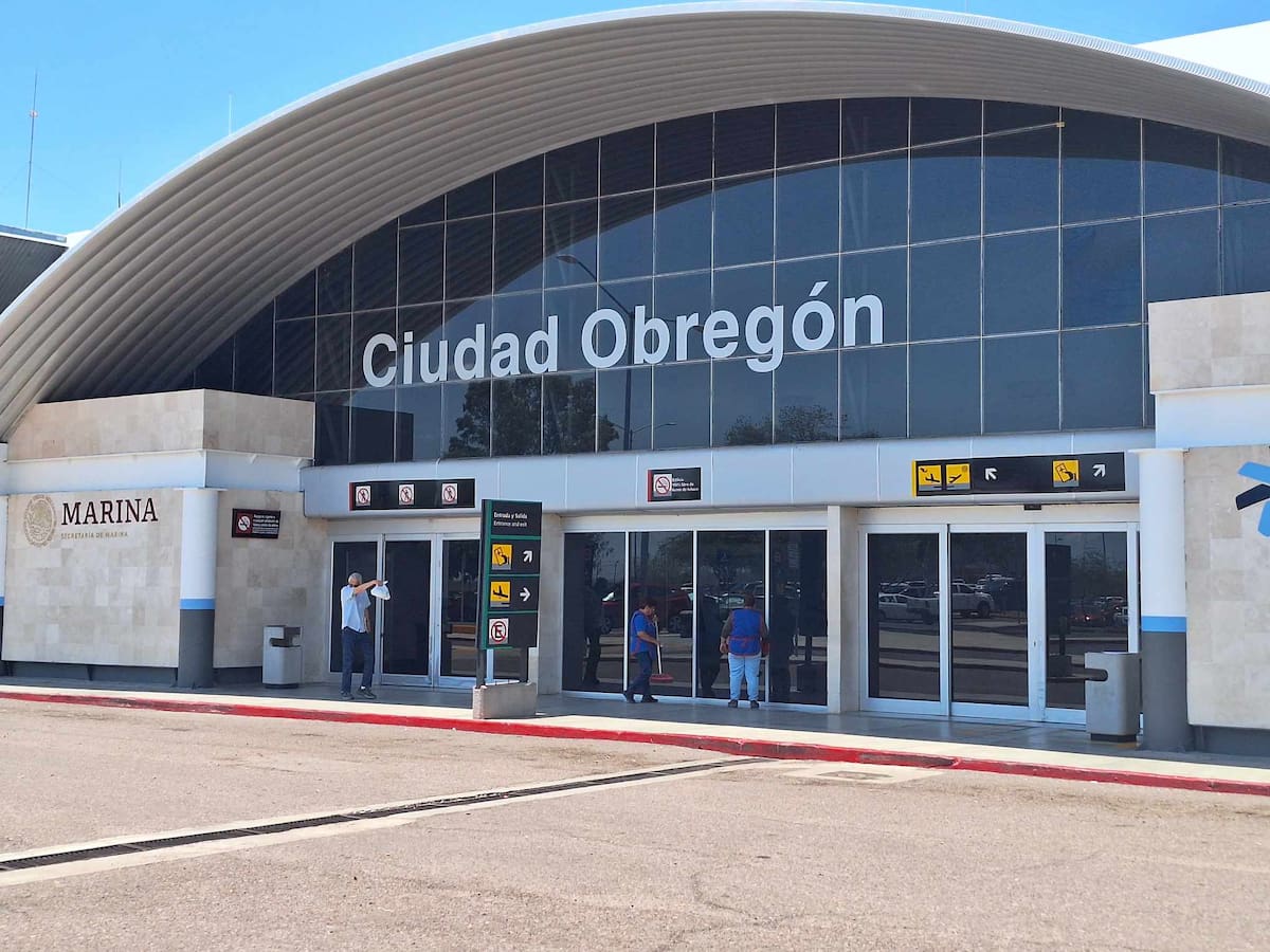 Retraso de 33 minutos en un vuelo de este viernes fue la afectación en el AICO | Foto: Mayra EcheverrÍa