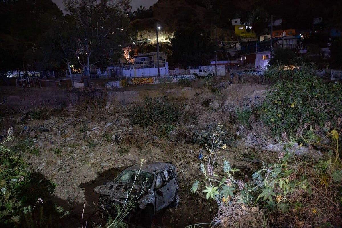 El hombre de 47 años sufrió lesiones de gravedad luego de salir del camino y volcar su camioneta a la altura del Puente Amarillo. Foto: Cortesía