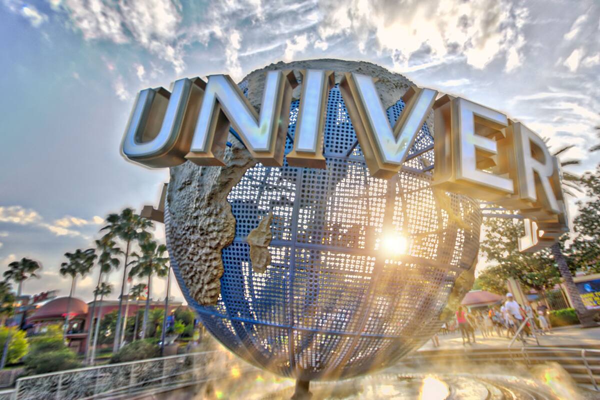 Universal Studios prolonga reapertura nuevamente