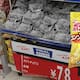 La principal fabricante de papas fritas de Japón modificará el diseño de sus empaques a blanco y negro debido a escasez de solvente de tinta por el conflicto en Medio Oriente
