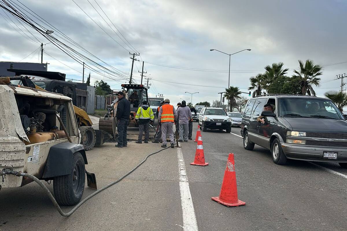 Cierran tramo del bulevar Benito Juárez Sur en Rosarito para reparar hundimiento