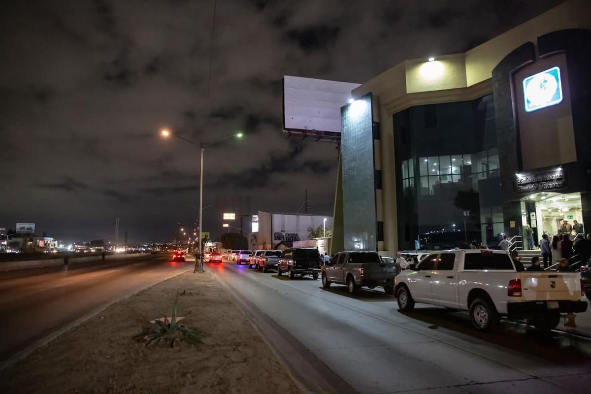 Realizan cateo en funeraria y sustraen 9 cuerpos por irregularidades