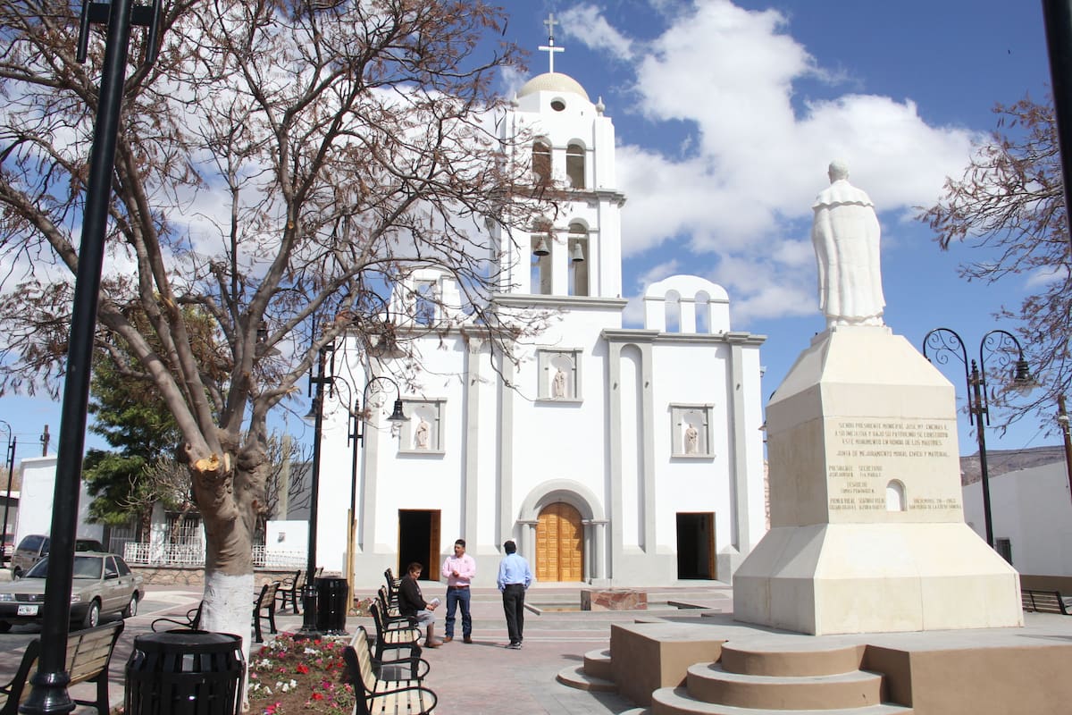 San Pedro El Saucito invita a bazar: Ropa, comida y más para ayudar a mejorar la parroquia de San Pedro Apóstol