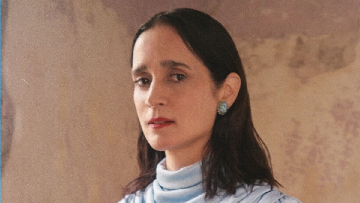 Julieta Venegas enfrenta ola de críticas por “La niña futbolista”; usuarios invaden otros videos tras desactivarse los comentarios