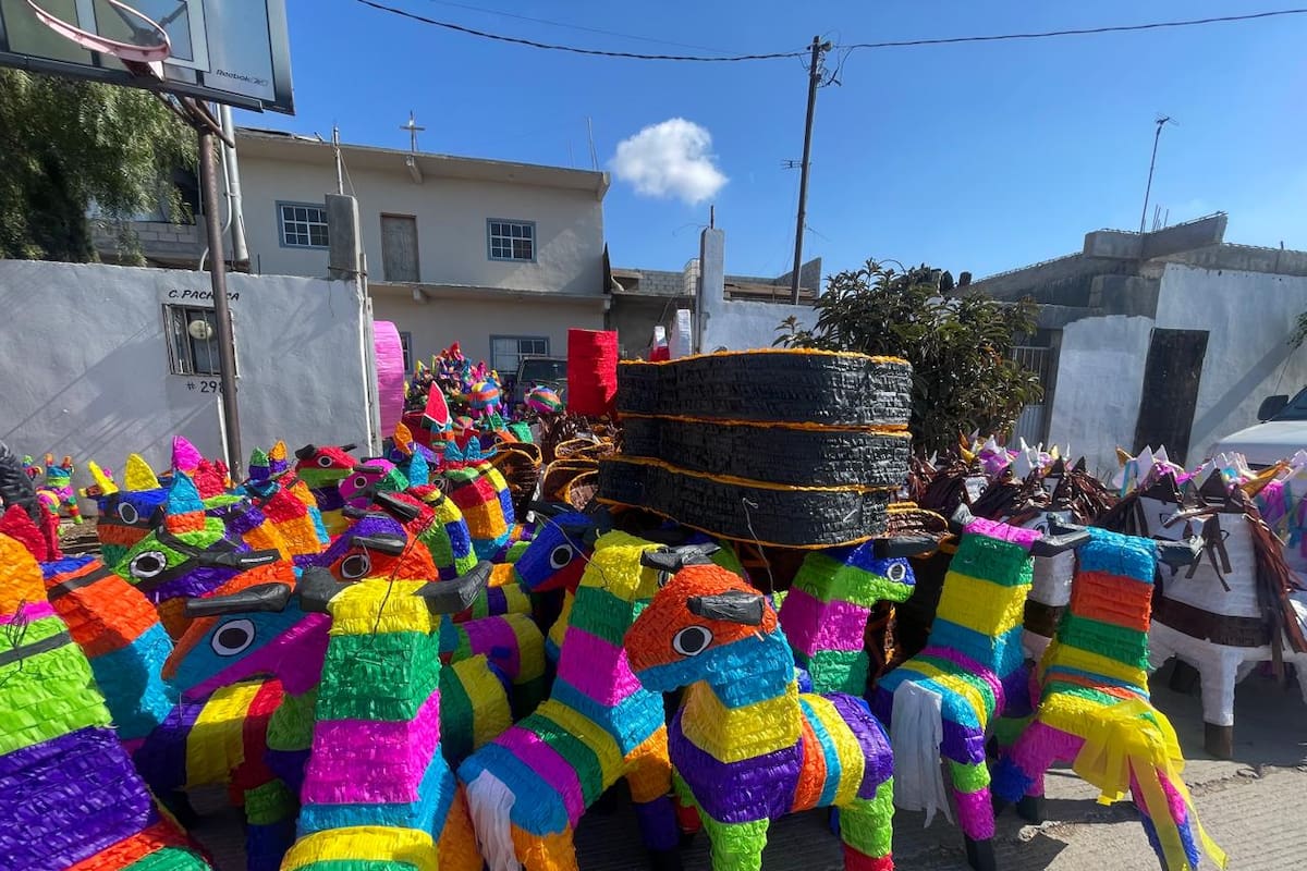 Comunidad purépecha en Rosarito reporta caída de 50% en elaboración de piñatas