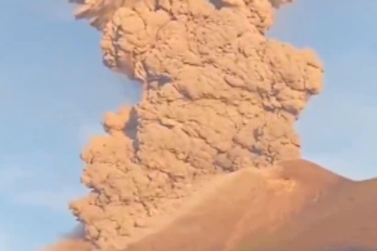 Erupción del volcán Kanlaon lanza ceniza a 4 mil metros y obliga a suspender clases en Filipinas