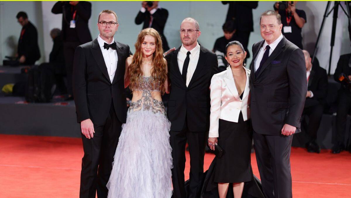 Darren Aronofsky junto al elenco de 'The Whale'