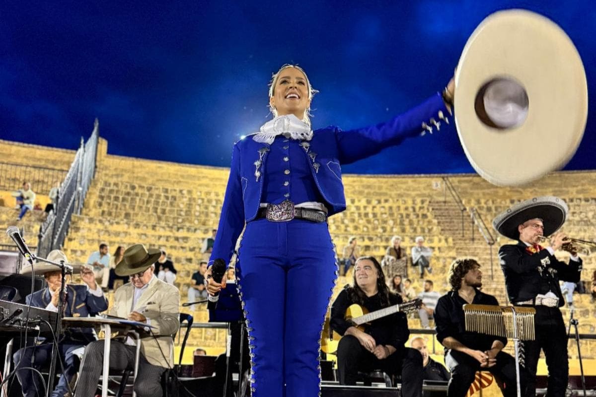 Karina Catalán presenta versión acústica de “La Reina”