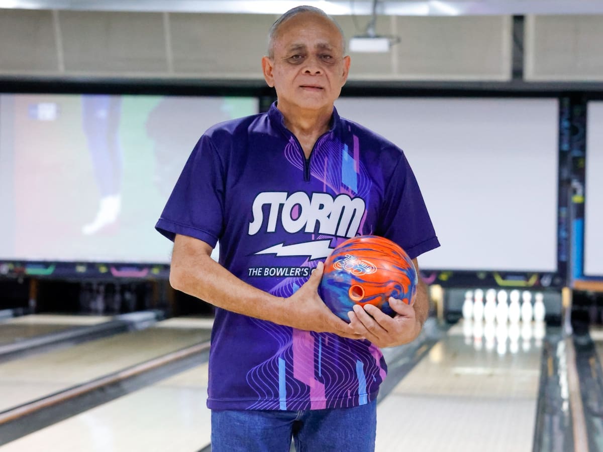 El boliche no tiene edad. Arturo Chan, de 63 años, se prepara para representar nuevamente a México en el Campeonato Panamericano Senior de Boliche. El cachanilla comenzó a practicar este deporte a los 8 años. Juan J. Morales/LA CRÓNICA