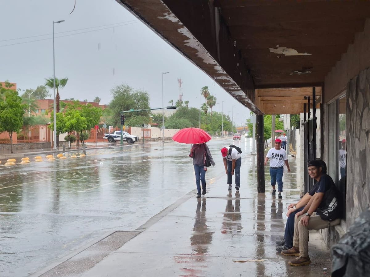 Momento en que se canceló el desfile cívico militar en Hermosillo. | Crédito: Gamaliel González