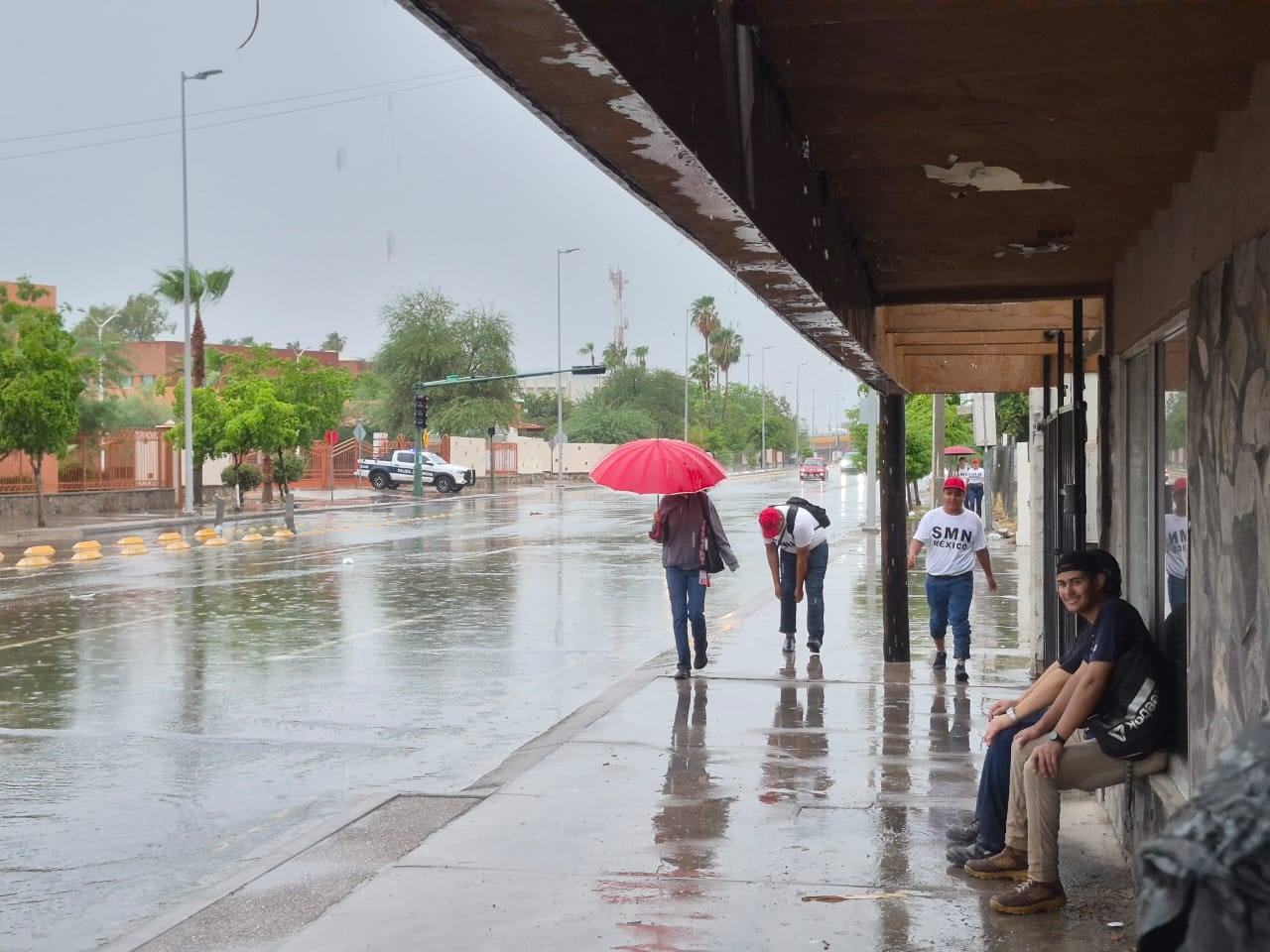 Momento en que se canceló el desfile cívico militar en Hermosillo. | Crédito: Gamaliel González
