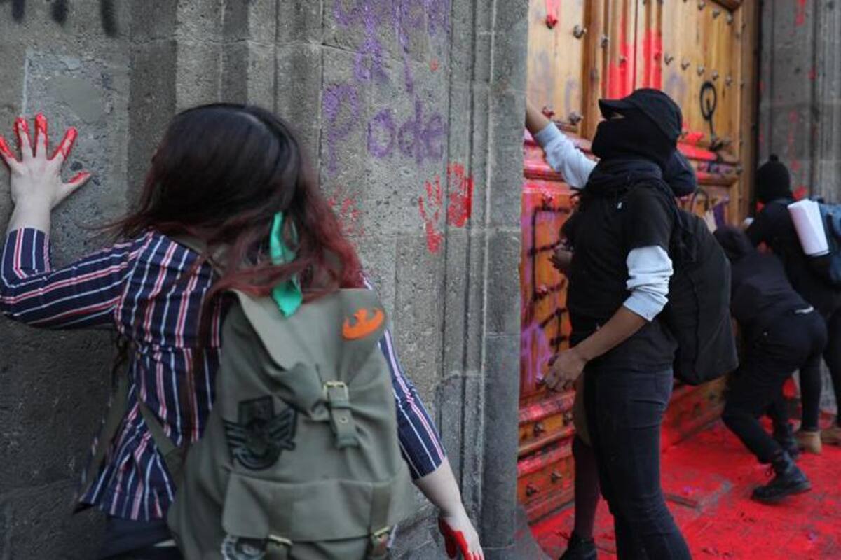 Relacionan estrofa del Himno con protestas feministas