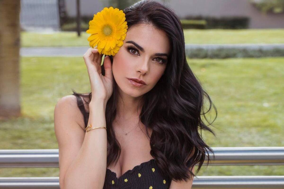Livia Brito posa con este traje negro y enciende Instagram