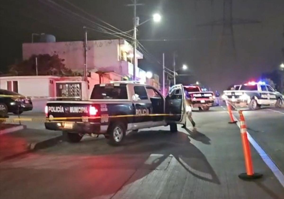 Un hombre baleado en vía pública, en hechos ocurridos en la colonia Constitución, minutos antes de las 21:00 horas.