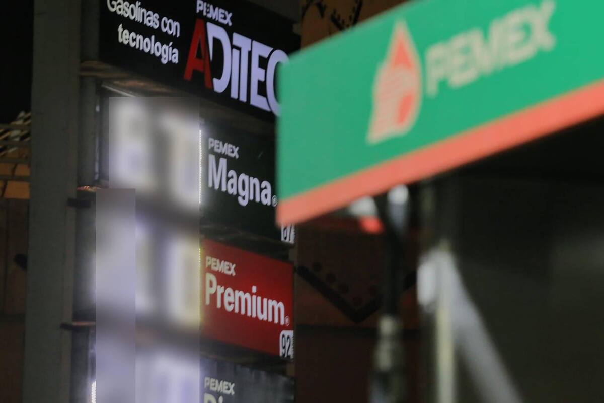 Se desploman precios de gasolina en México