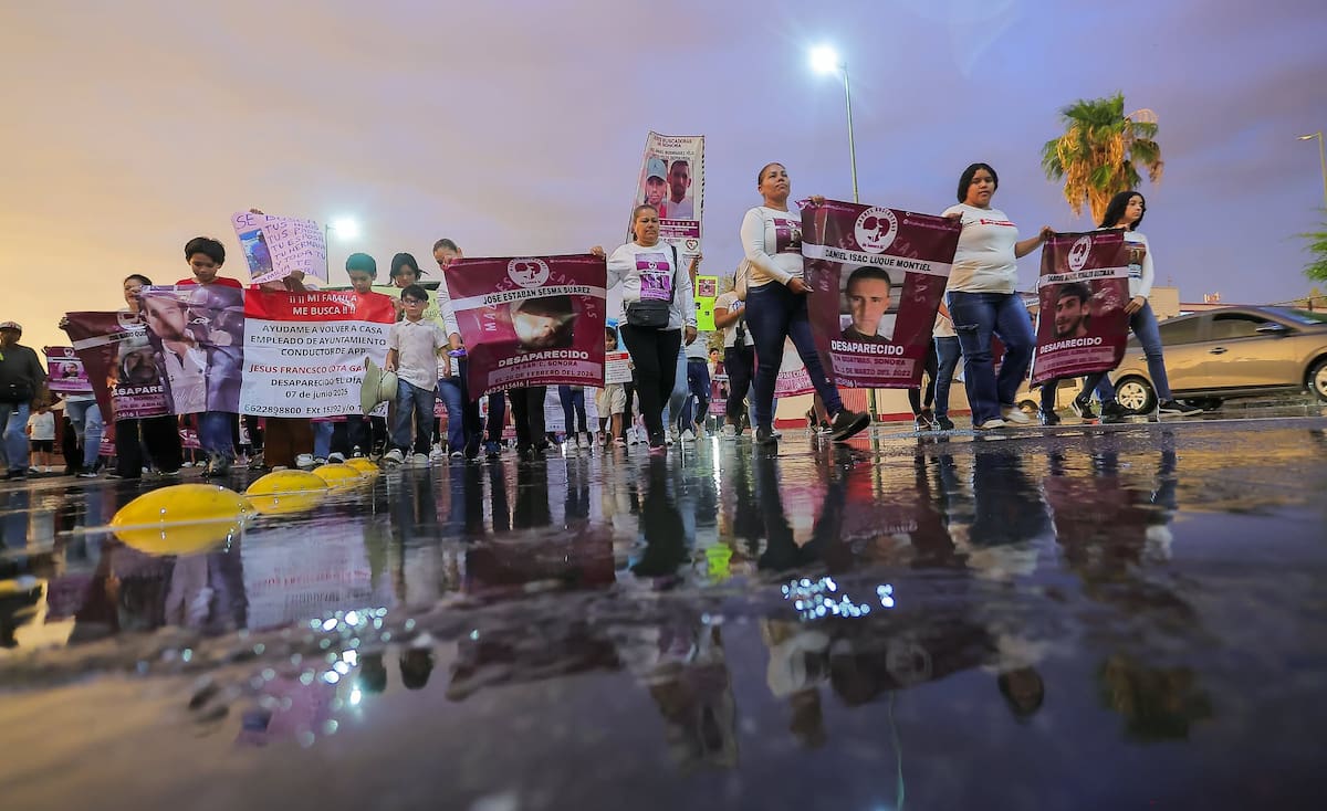 Marchan en Hermosillo por sus desaparecidos. | Crédito: Eleazar Escobar (GH)