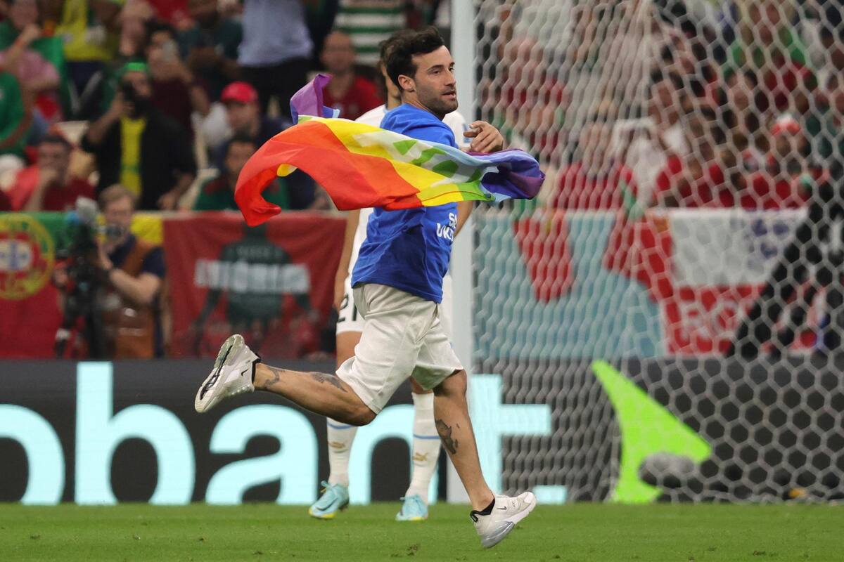Qatar 2022: ¿Quién es y qué pasó con el aficionado que entró con bandera LGBT a un partido?