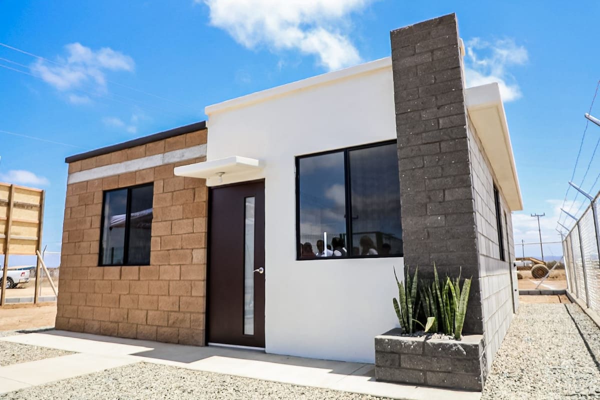 Avanza colocación de viviendas de bajo costo en San Quintín