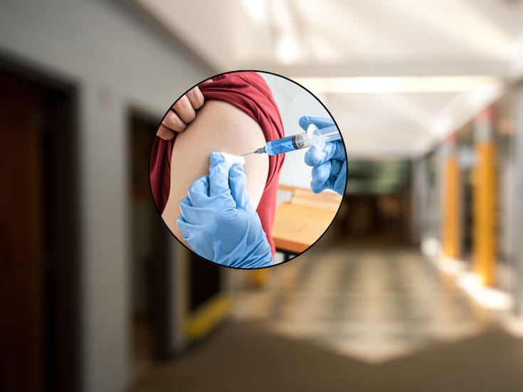 Niña de 13 años sufre reacción tras ser vacunada sin autorización de sus padres en una secundaria de Jalisco